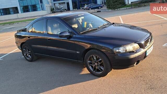 Синий Вольво С60, объемом двигателя 2.4 л и пробегом 354 тыс. км за 5500 $, фото 6 на Automoto.ua