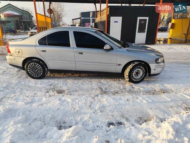 Синий Вольво С60, объемом двигателя 2.4 л и пробегом 200 тыс. км за 3600 $, фото 6 на Automoto.ua