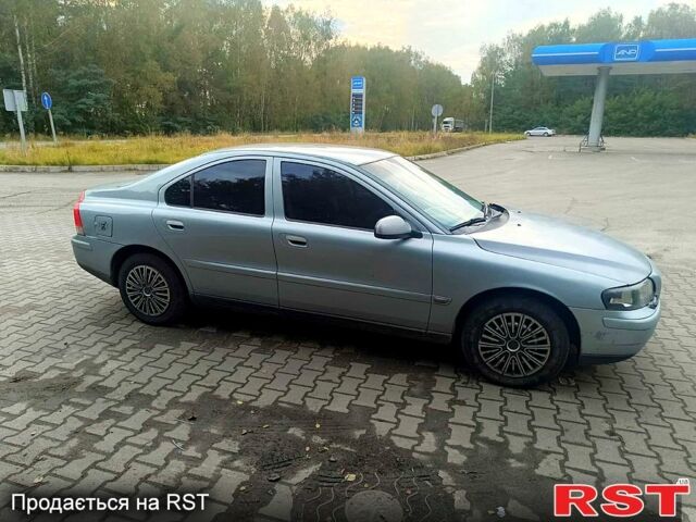 Синий Вольво С60, объемом двигателя 2.3 л и пробегом 250 тыс. км за 2700 $, фото 2 на Automoto.ua