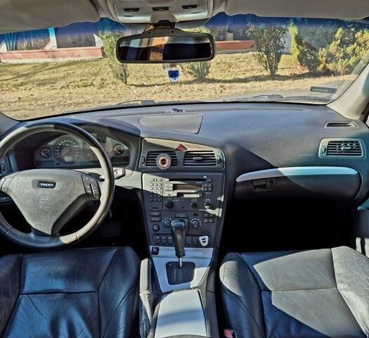 Синий Вольво С60, объемом двигателя 2.4 л и пробегом 256 тыс. км за 750 $, фото 5 на Automoto.ua