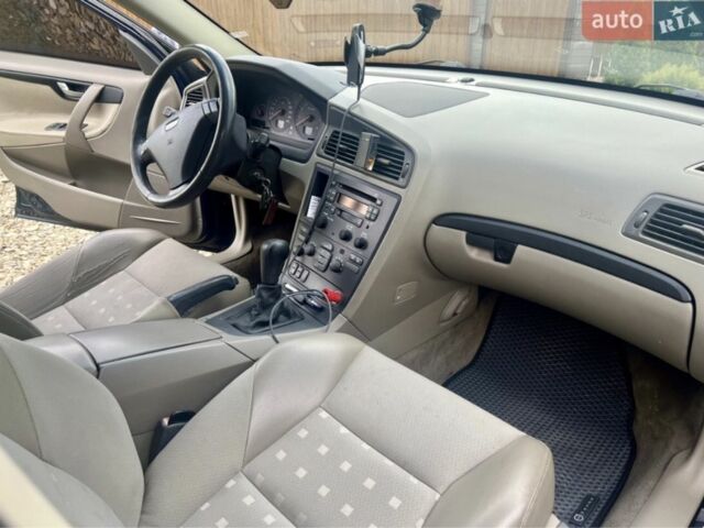 Синий Вольво С60, объемом двигателя 2.4 л и пробегом 390 тыс. км за 4500 $, фото 20 на Automoto.ua