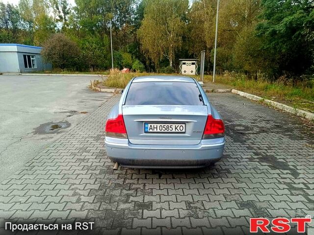 Синий Вольво С60, объемом двигателя 2.3 л и пробегом 250 тыс. км за 2700 $, фото 1 на Automoto.ua