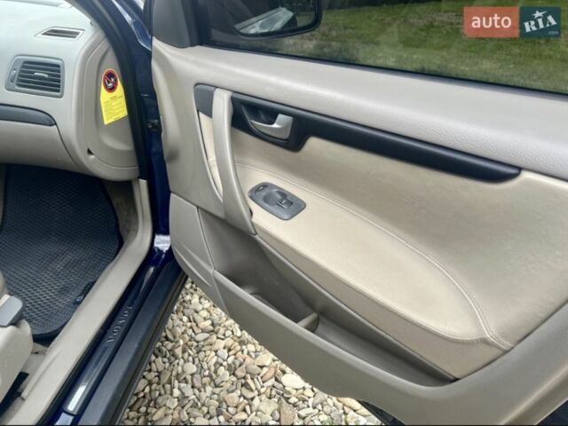 Синий Вольво С60, объемом двигателя 2.4 л и пробегом 390 тыс. км за 4500 $, фото 17 на Automoto.ua