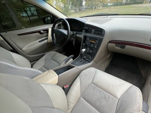 Синий Вольво С60, объемом двигателя 2.4 л и пробегом 315 тыс. км за 3900 $, фото 11 на Automoto.ua