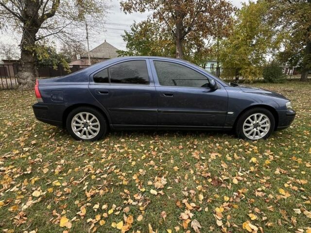 Синий Вольво С60, объемом двигателя 2.4 л и пробегом 315 тыс. км за 3900 $, фото 5 на Automoto.ua