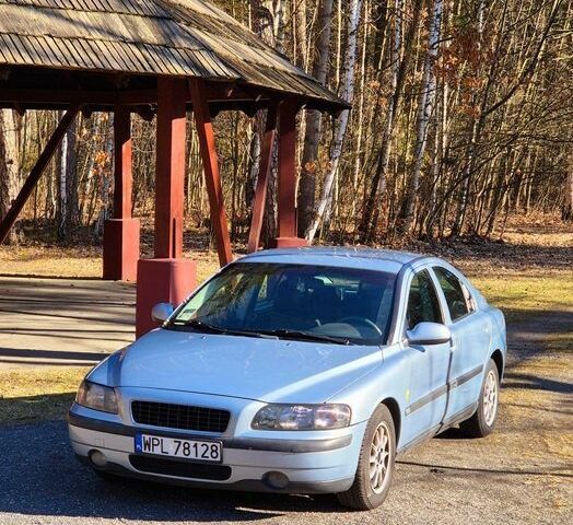Синий Вольво С60, объемом двигателя 2.4 л и пробегом 256 тыс. км за 750 $, фото 4 на Automoto.ua