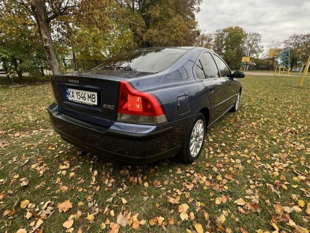 Синий Вольво С60, объемом двигателя 2.4 л и пробегом 315 тыс. км за 3900 $, фото 3 на Automoto.ua