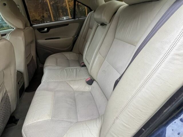 Синий Вольво С60, объемом двигателя 2.4 л и пробегом 315 тыс. км за 3900 $, фото 12 на Automoto.ua