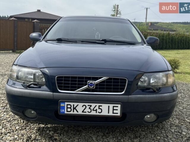 Синий Вольво С60, объемом двигателя 2.4 л и пробегом 390 тыс. км за 4500 $, фото 2 на Automoto.ua