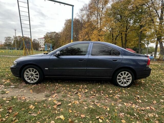 Синий Вольво С60, объемом двигателя 2.4 л и пробегом 315 тыс. км за 3900 $, фото 4 на Automoto.ua