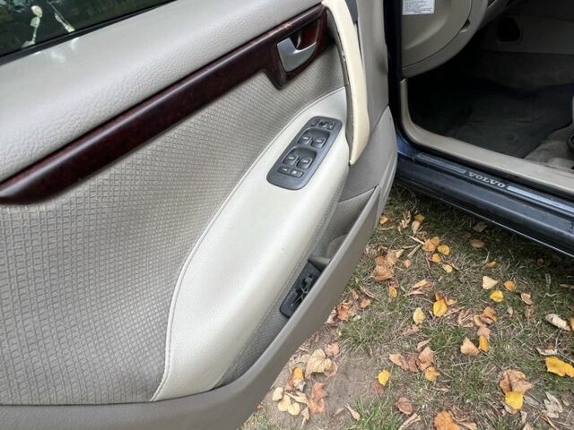 Синий Вольво С60, объемом двигателя 2.4 л и пробегом 315 тыс. км за 3900 $, фото 14 на Automoto.ua