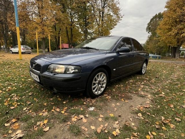 Синий Вольво С60, объемом двигателя 2.4 л и пробегом 315 тыс. км за 3900 $, фото 1 на Automoto.ua