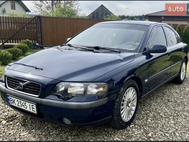 Синий Вольво С60, объемом двигателя 2.4 л и пробегом 390 тыс. км за 4500 $, фото 5 на Automoto.ua
