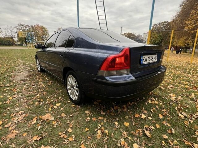 Синий Вольво С60, объемом двигателя 2.4 л и пробегом 315 тыс. км за 3900 $, фото 2 на Automoto.ua