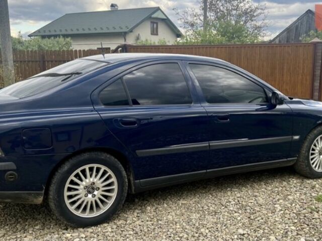 Синий Вольво С60, объемом двигателя 2.4 л и пробегом 390 тыс. км за 4500 $, фото 7 на Automoto.ua