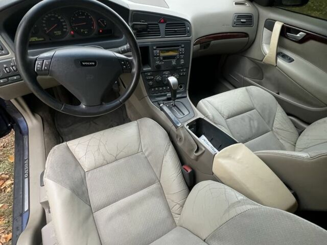 Синий Вольво С60, объемом двигателя 2.4 л и пробегом 315 тыс. км за 3900 $, фото 9 на Automoto.ua