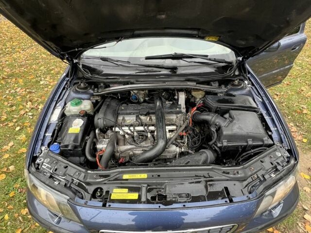 Синий Вольво С60, объемом двигателя 2.4 л и пробегом 315 тыс. км за 3900 $, фото 17 на Automoto.ua