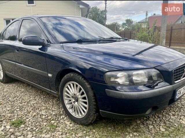 Синий Вольво С60, объемом двигателя 2.4 л и пробегом 390 тыс. км за 4500 $, фото 8 на Automoto.ua