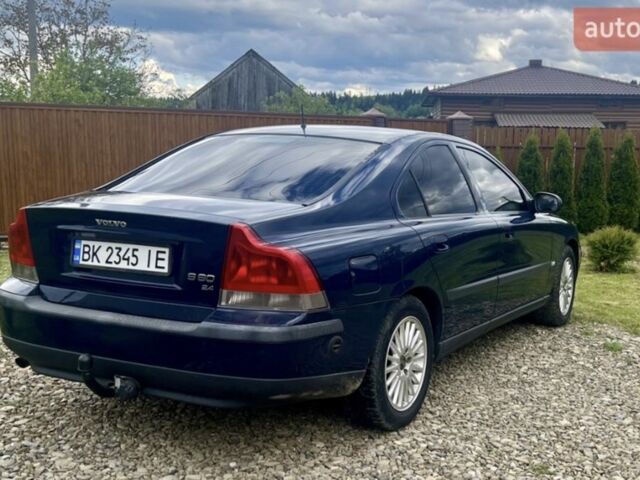 Синий Вольво С60, объемом двигателя 2.4 л и пробегом 390 тыс. км за 4500 $, фото 9 на Automoto.ua