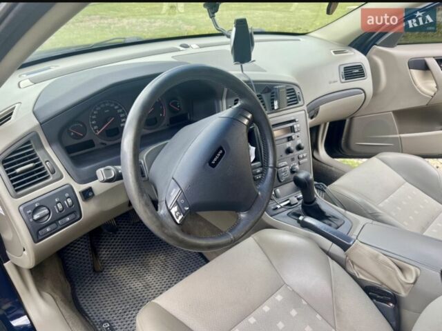 Синий Вольво С60, объемом двигателя 2.4 л и пробегом 390 тыс. км за 4500 $, фото 15 на Automoto.ua