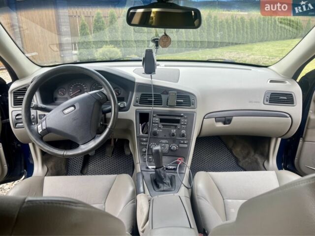 Синий Вольво С60, объемом двигателя 2.4 л и пробегом 390 тыс. км за 4500 $, фото 19 на Automoto.ua