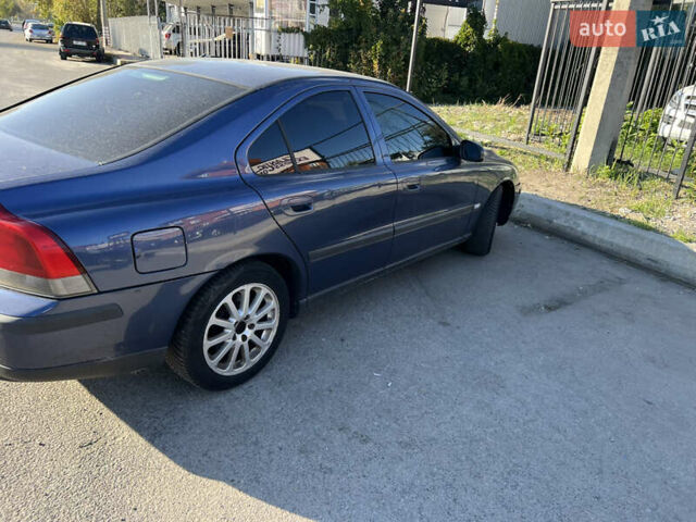 Синий Вольво С60, объемом двигателя 2.44 л и пробегом 250 тыс. км за 2800 $, фото 4 на Automoto.ua