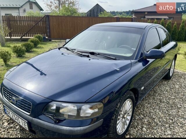 Синий Вольво С60, объемом двигателя 2.4 л и пробегом 390 тыс. км за 4500 $, фото 4 на Automoto.ua