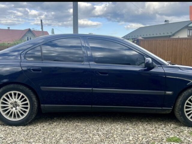 Синий Вольво С60, объемом двигателя 2.4 л и пробегом 390 тыс. км за 4500 $, фото 3 на Automoto.ua