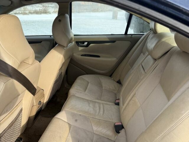 Синий Вольво С60, объемом двигателя 2.4 л и пробегом 300 тыс. км за 1950 $, фото 4 на Automoto.ua