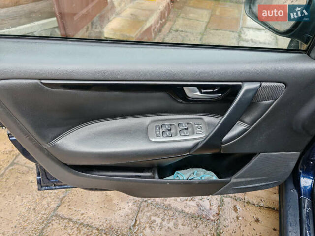 Синий Вольво С60, объемом двигателя 2.4 л и пробегом 350 тыс. км за 4800 $, фото 18 на Automoto.ua