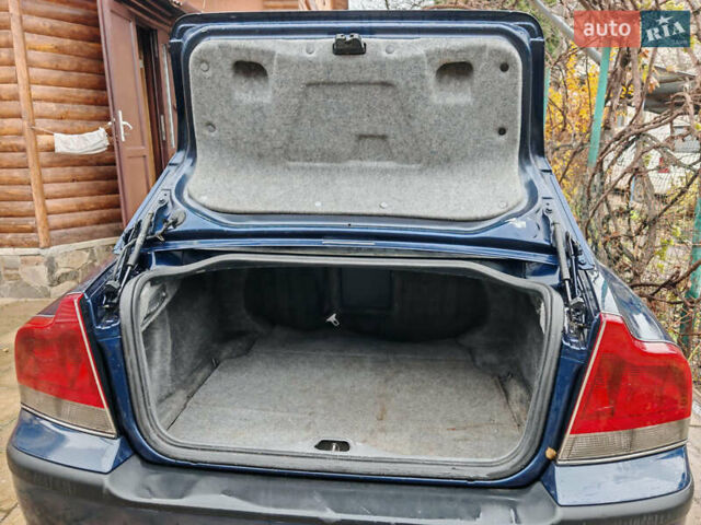 Синий Вольво С60, объемом двигателя 2.4 л и пробегом 350 тыс. км за 4800 $, фото 17 на Automoto.ua