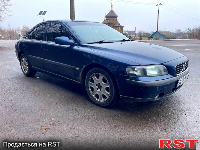 Синий Вольво С60, объемом двигателя 2.4 л и пробегом 315 тыс. км за 5300 $, фото 2 на Automoto.ua