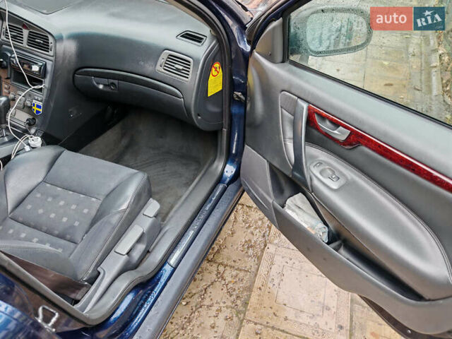 Синий Вольво С60, объемом двигателя 2.4 л и пробегом 350 тыс. км за 4800 $, фото 21 на Automoto.ua