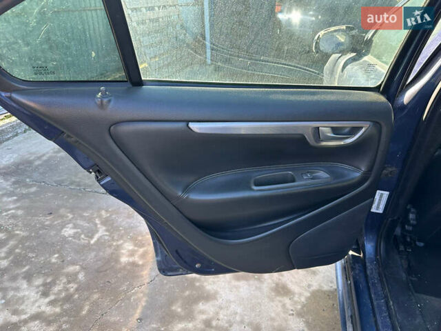 Синий Вольво С60, объемом двигателя 2.4 л и пробегом 350 тыс. км за 4800 $, фото 8 на Automoto.ua