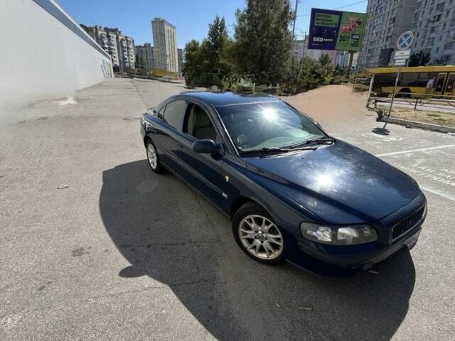 Синій Вольво С60, об'ємом двигуна 2.4 л та пробігом 350 тис. км за 1950 $, фото 2 на Automoto.ua