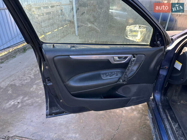 Синий Вольво С60, объемом двигателя 2.4 л и пробегом 350 тыс. км за 4800 $, фото 10 на Automoto.ua