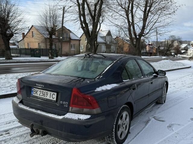 Синий Вольво С60, объемом двигателя 2.4 л и пробегом 300 тыс. км за 1950 $, фото 2 на Automoto.ua
