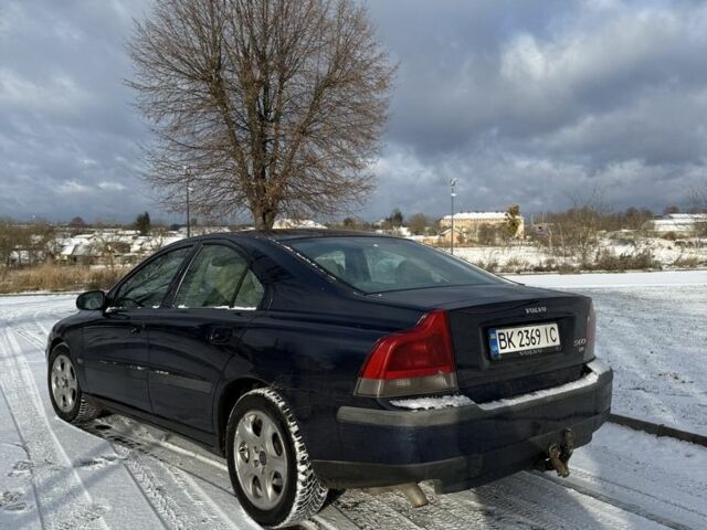 Синий Вольво С60, объемом двигателя 2.4 л и пробегом 300 тыс. км за 1950 $, фото 3 на Automoto.ua