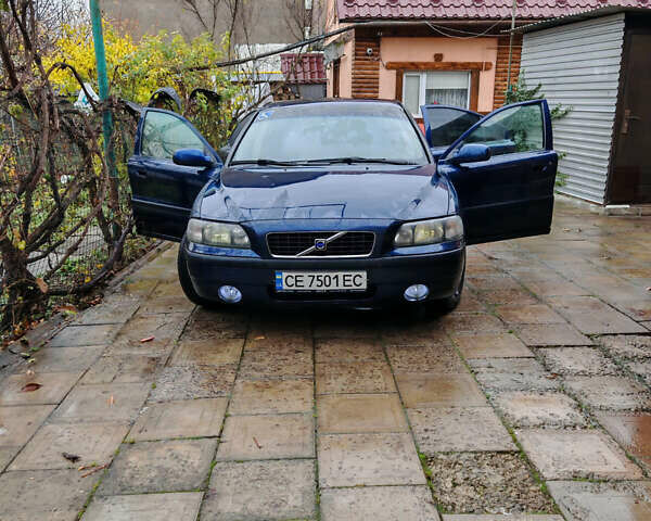 Синий Вольво С60, объемом двигателя 2.4 л и пробегом 350 тыс. км за 4800 $, фото 3 на Automoto.ua