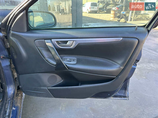 Синий Вольво С60, объемом двигателя 2.4 л и пробегом 350 тыс. км за 4800 $, фото 6 на Automoto.ua