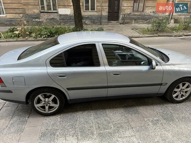 Синій Вольво С60, об'ємом двигуна 2.4 л та пробігом 300 тис. км за 4500 $, фото 2 на Automoto.ua