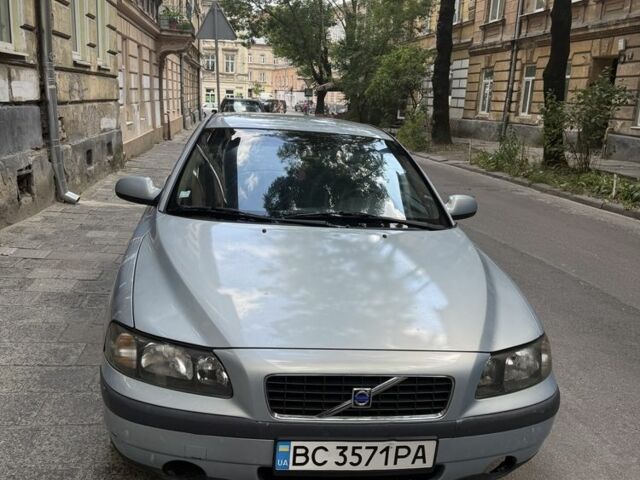 Синій Вольво С60, об'ємом двигуна 2.4 л та пробігом 300 тис. км за 4500 $, фото 3 на Automoto.ua