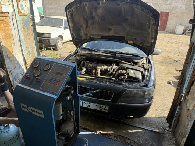 Синій Вольво С60, об'ємом двигуна 2.4 л та пробігом 3 тис. км за 2838 $, фото 1 на Automoto.ua