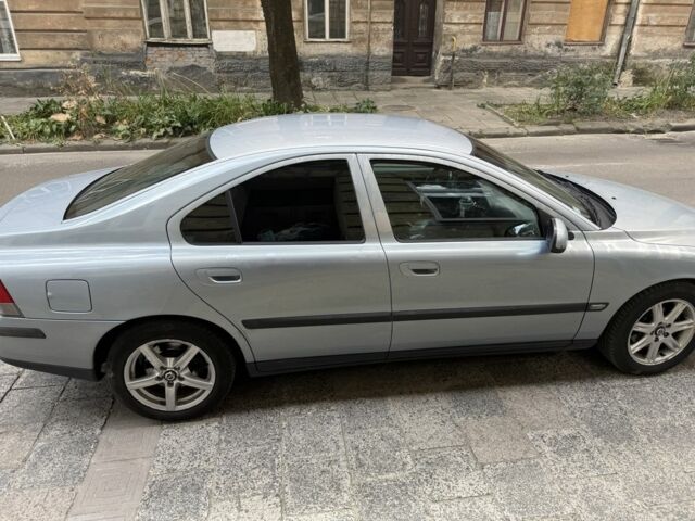 Синій Вольво С60, об'ємом двигуна 2.4 л та пробігом 300 тис. км за 4500 $, фото 1 на Automoto.ua