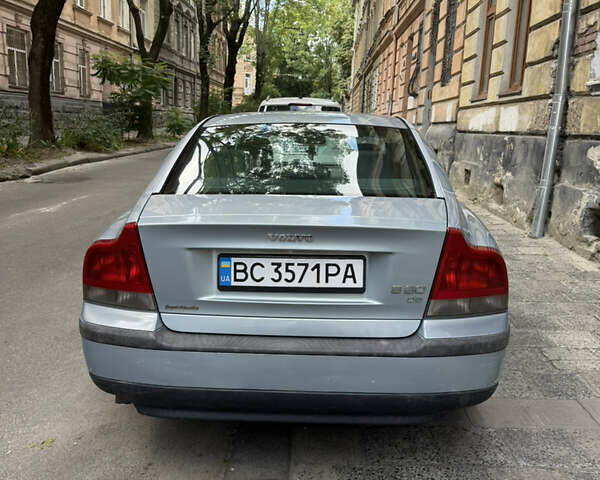 Синій Вольво С60, об'ємом двигуна 2.4 л та пробігом 300 тис. км за 4500 $, фото 1 на Automoto.ua
