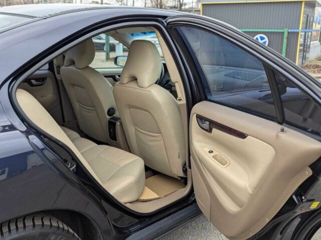 Синий Вольво С60, объемом двигателя 2.4 л и пробегом 323 тыс. км за 5700 $, фото 19 на Automoto.ua