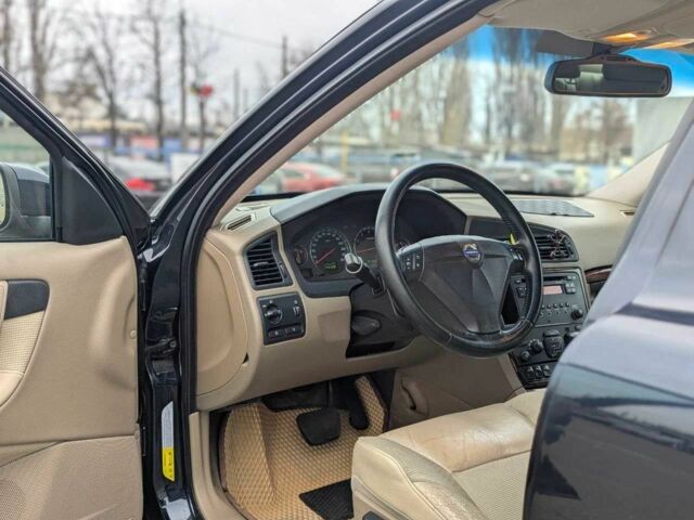 Синий Вольво С60, объемом двигателя 2.4 л и пробегом 323 тыс. км за 5700 $, фото 8 на Automoto.ua