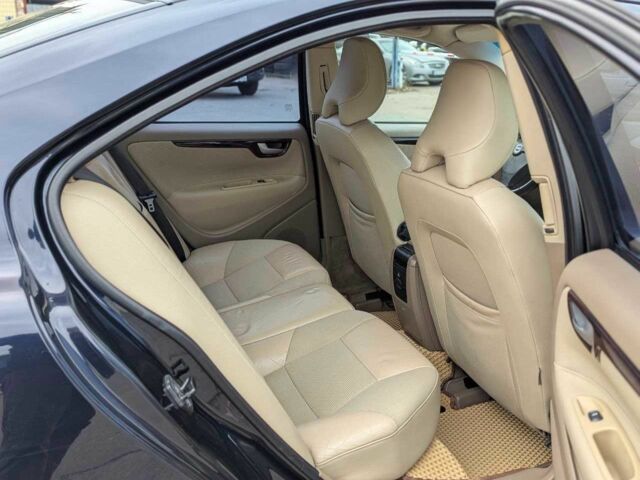 Синий Вольво С60, объемом двигателя 2.4 л и пробегом 323 тыс. км за 5700 $, фото 18 на Automoto.ua