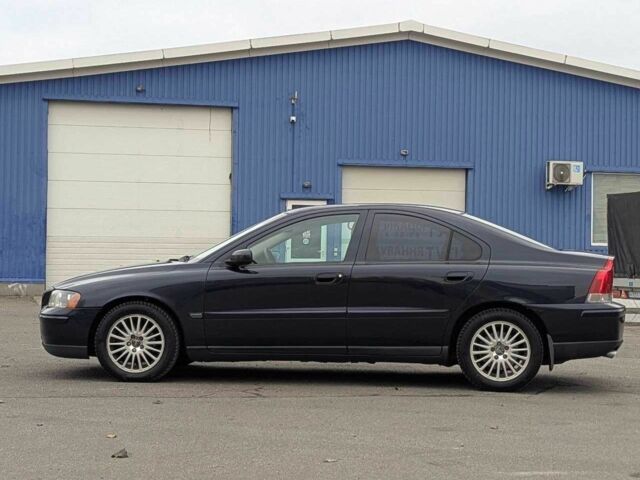 Синий Вольво С60, объемом двигателя 2.4 л и пробегом 323 тыс. км за 5700 $, фото 5 на Automoto.ua