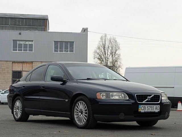 Синий Вольво С60, объемом двигателя 2.4 л и пробегом 323 тыс. км за 5700 $, фото 1 на Automoto.ua